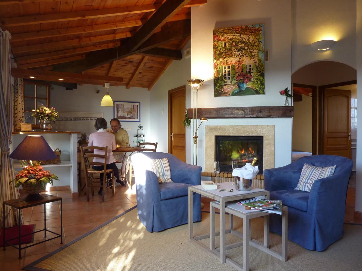 Au Jardin Fleuri Hotel Bosset Quarto foto