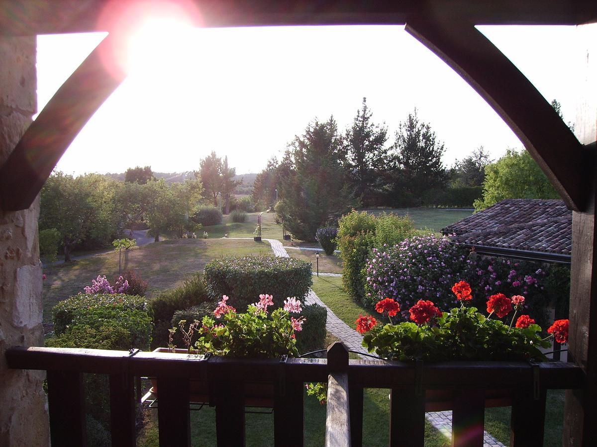 Au Jardin Fleuri Hotel Bosset Exterior foto