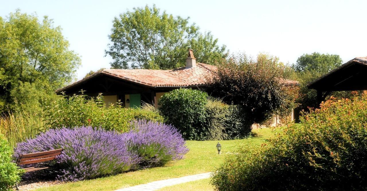 Au Jardin Fleuri Hotel Bosset Exterior foto